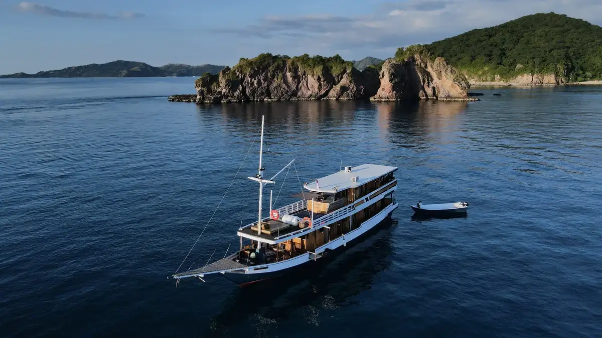 SAILING KOMODO LABUAN BAJO